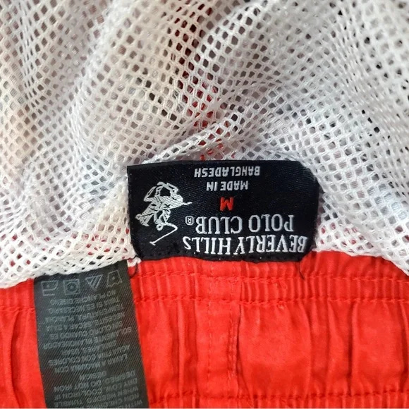 Red Star-Patterned Men's Shorts - Picture 4 of 10